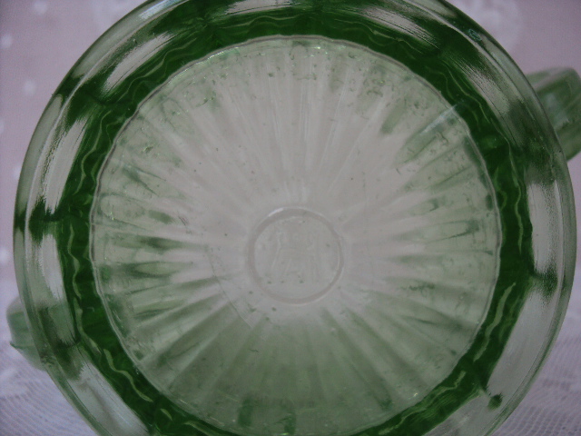 画像: グリーンの両手ガラス器